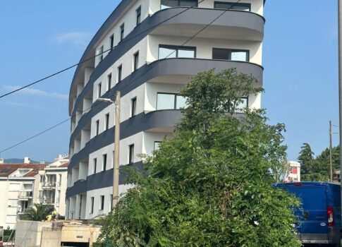 RIJEKA, KANTRIDA - luxus minőségű új épület 3 emeletes+eladó S26, csak nálunk