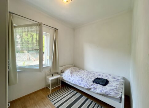 MATULJI, RUKAVAC - Családi ház gyönyörű kerttel és tengerre néző kilátással