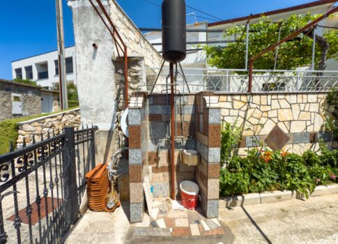 NOVI VINODOLSKI - Minőségi ház 4 apartmannal a központ közelében