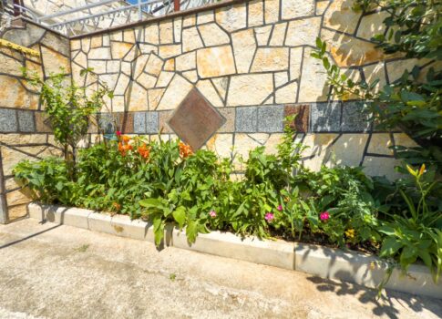 NOVI VINODOLSKI - Minőségi ház 4 apartmannal a központ közelében