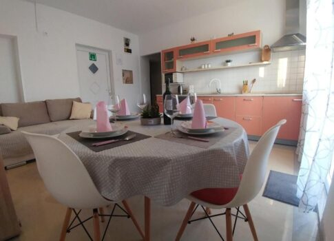 ISZTRIA, MEDULIN – 2 hálószobás+1 fürdőszobás apartman tengerre néző kilátással és közös medencével, mindössze 300 méterre a tengerparttól!