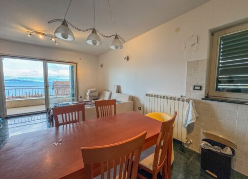 OPATIJA, IČIĆI - három hálószobás, kétszintes apartman hosszú távú kiadó, tengerre néző kilátással