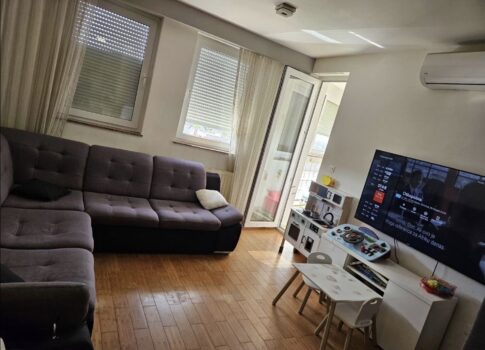 OSIJEK, REFTALA - Kényelmes kétszobás apartman Retfala csendes részén, kiváló helyen