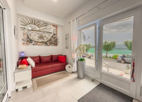 KRK SZIGET, BAŠKA - Modern lakás, első sor a tenger felé!