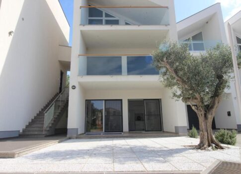 PAG SZIGETE, KOŠLJUN - Gyönyörű, 98 m2-es háromszobás apartman
