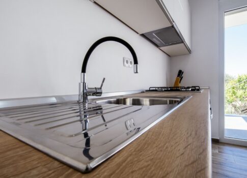 PAG SZIGETE, KOŠLJUN - Apartman + stúdió 70 méterre a tengertől