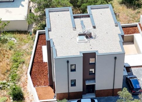 NOVALJA, JAKIŠNICA - 60 m2-es apartman az első emeleten, gyönyörű kilátással a tengerre