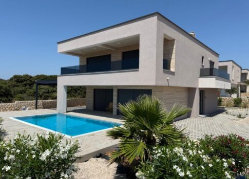 PAG SZIGETE, MANDRE, új építésű, első osztályú ház medencével.