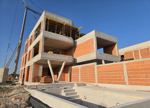 ŠIBENIK, VODICE - Első emeleti apartman tengerre néző terasszal, felejthetetlen pillanatokhoz