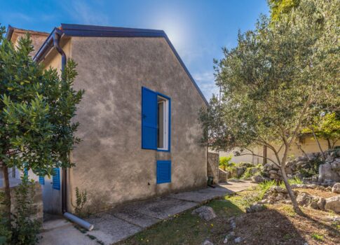 KRK SZIGET, KORNIĆ - Autentikus kőház udvarral