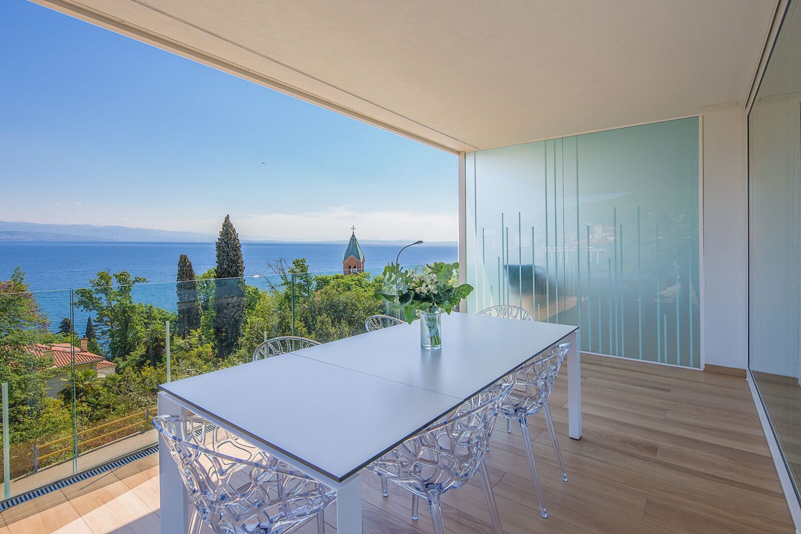 OPATIJA, KÖZPONT - luxus apartman egy új épületben medencével, kilátással, közel a tengerhez és Abbáziához