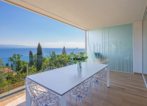 OPATIJA, KÖZPONT - luxus apartman egy új épületben medencével, kilátással, közel a tengerhez és Abbáziához