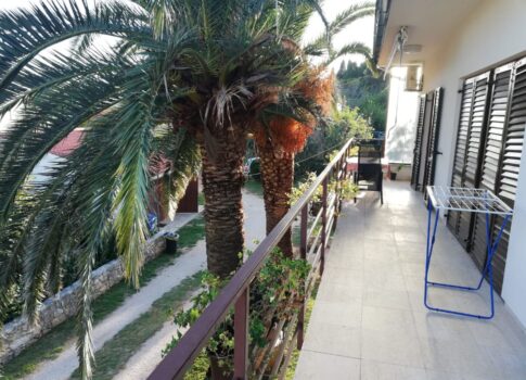 ISZTRIA, PREMANTURA - Tágas apartman terasszal a strand közelében!