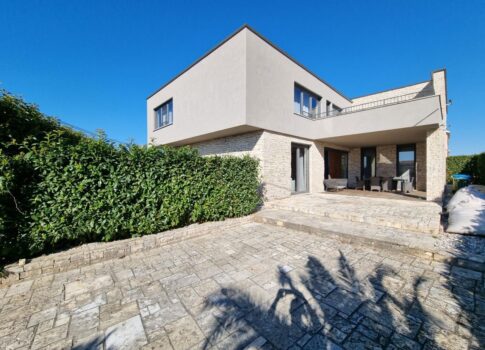 ISZTRIA, POREČ - Luxus modern villa nagyszerű helyen