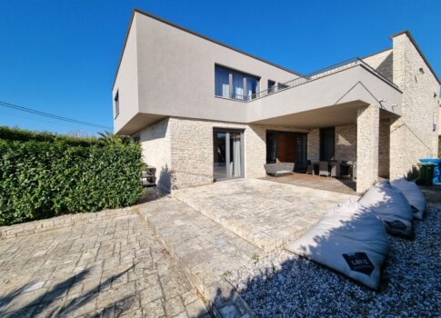 ISZTRIA, POREČ - Luxus modern villa nagyszerű helyen