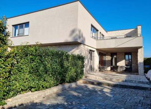 ISZTRIA, POREČ - Luxus modern villa nagyszerű helyen