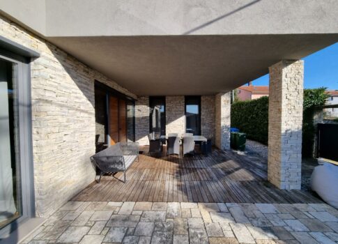 ISZTRIA, POREČ - Luxus modern villa nagyszerű helyen