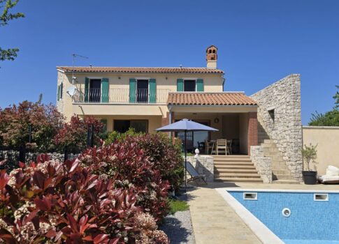 ISZTRIA, LABIN - Mediterrán kőház medencével és fantasztikus kilátással a tengerre