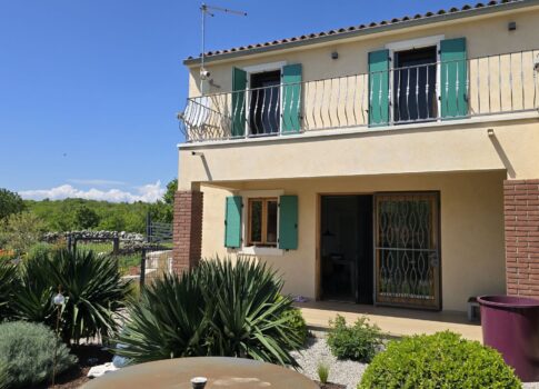 ISZTRIA, LABIN - Mediterrán kőház medencével és fantasztikus kilátással a tengerre