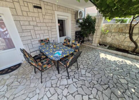 CRIKVENICA, DRAMALJ - 115 m2-es ház két apartmannal a tenger közelében, csökkentett áron, lehetőség!!!