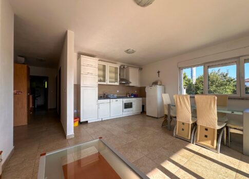 VIŠKOVO, KÖZPONT - 2 HÁLÓSZOBA+HÁZ terasszal és parkolóval