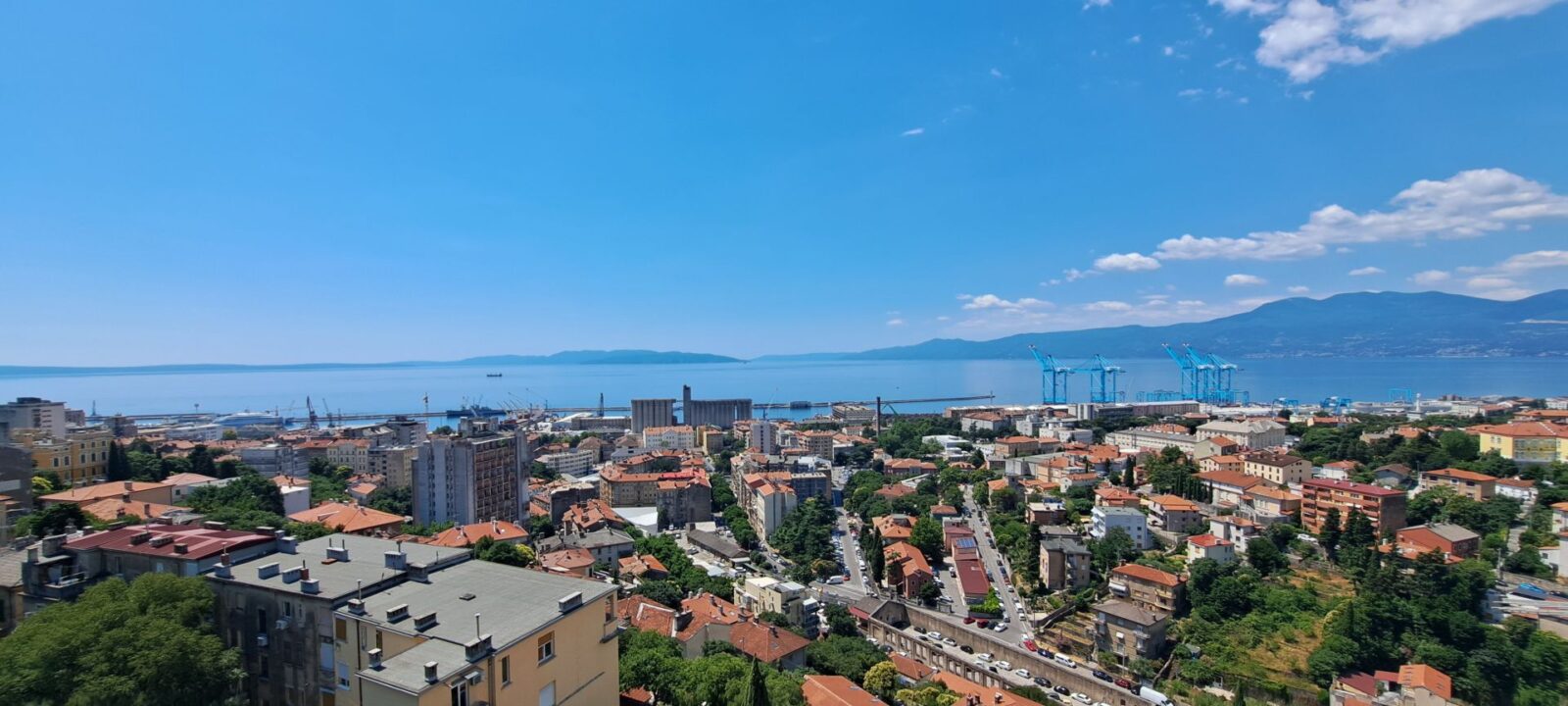 RIJEKA, BELVEDER - gyönyörű apartman tengerre néző kilátással