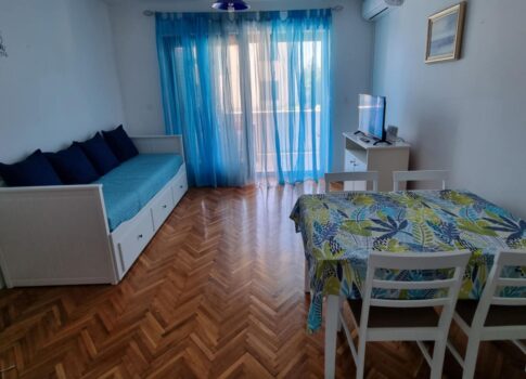 NOVI VINODOLSKI - Gyönyörű, modern apartman 170 méterre a tengertől