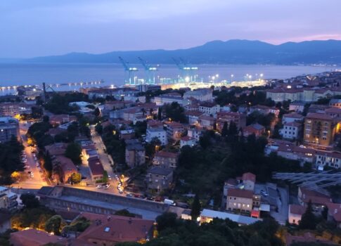 RIJEKA, BELVEDER - gyönyörű apartman tengerre néző kilátással