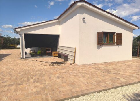 ISZTRIA, ŠIŠAN - Egyszintes ház tökéletes helyen, 100 m2 - TENGERPART KÖZELÉBEN!!