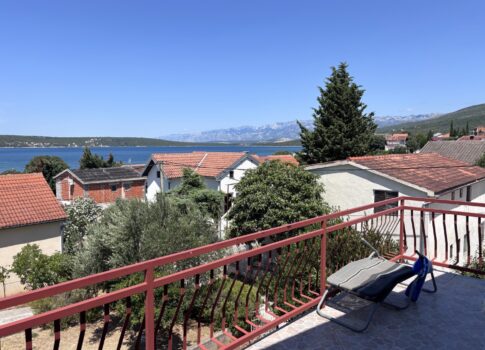 ZADAR, KARIN GORNJI - Tágas ház 200 méterre a tengertől