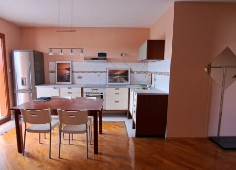 CRIKVENICA, JADRANOVO - Gyönyörű apartman, mindössze 150 méterre a tengertől