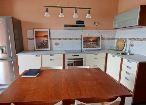 CRIKVENICA, JADRANOVO - Gyönyörű apartman, mindössze 150 méterre a tengertől