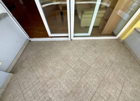 VIŠKOVO, MARINIĆI - 2 HÁLÓSZOBA + NAPPALI, 74 m2 - GARÁZS ÉS KILÁTÁS!