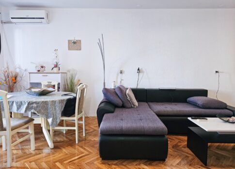KRK SZIGET, KRK VÁROS - Családi apartman 74 m2, jó helyen