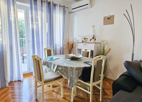 KRK SZIGET, KRK VÁROS - Családi apartman 74 m2, jó helyen