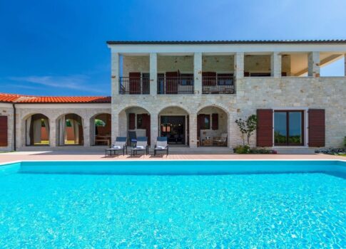 ISZTRIA, SVETI LOVREČ - Kényelmes vidéki ház medencével