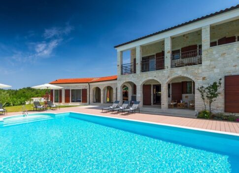 ISZTRIA, SVETI LOVREČ - Kényelmes vidéki ház medencével