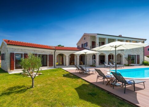 ISZTRIA, SVETI LOVREČ - Kényelmes vidéki ház medencével
