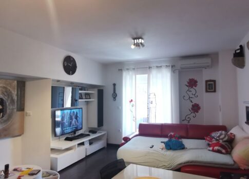 NOVI VINODOLSKI - Ház lenyűgöző kerttel, mindössze 150 méterre a tengertől