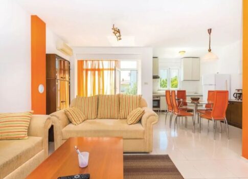 KOSTRENA, GLAVANI - Két apartman nagy terasszal és parkolóhellyel