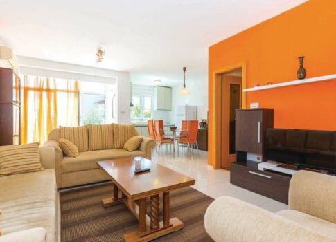 KOSTRENA, GLAVANI - Két apartman nagy terasszal és parkolóhellyel