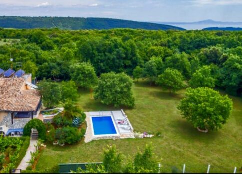 ISZTRIA, VALTURA - Két ház egy gyönyörű telken