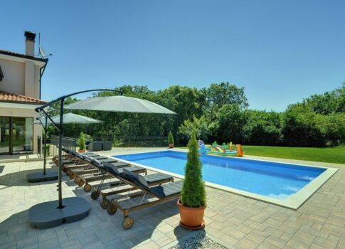 ISZTRIA, ROVINJ - gyönyörű ház idilli környezetben!