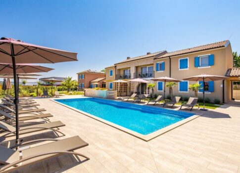 ISZTRIA, POREČ - Apartmankomplexum a tenger közelében