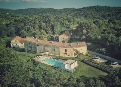 ISZTRIA, GROŽNJAN - Gyönyörű ingatlan 5 lakóegységgel