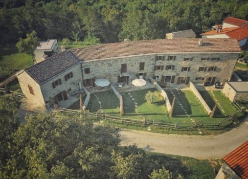 ISZTRIA, GROŽNJAN - Gyönyörű ingatlan 5 lakóegységgel