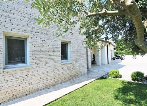 ISZTRIA, POREČ - Modern villa a tenger és a város közelében