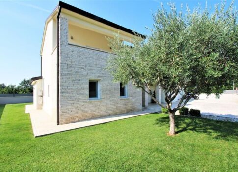 ISZTRIA, POREČ - Modern villa a tenger és a város közelében