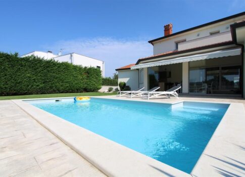 ISZTRIA, POREČ - Modern villa a tenger és a város közelében