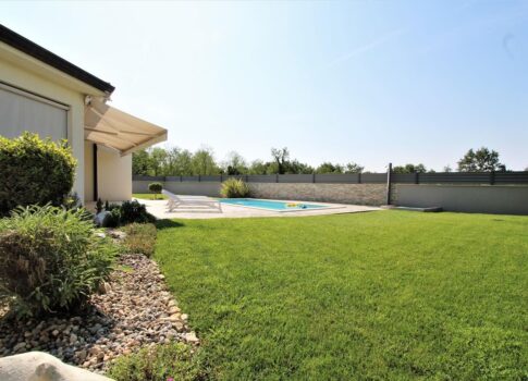 ISZTRIA, POREČ - Modern villa a tenger és a város közelében